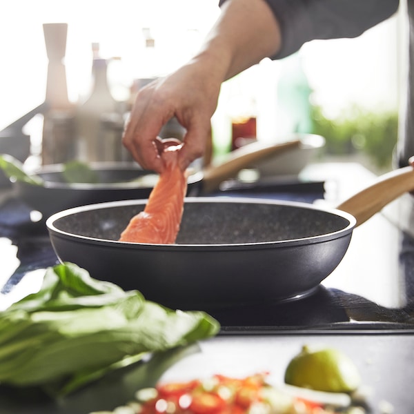 IKEA HUSKNUT frying pan, non-stick coating black, 11 in, Ikea Ireland | 2483AKIBG