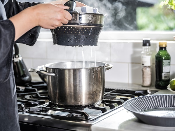 IKEA KLOCKREN colander, 5.3 qt, Ikea Ireland | 7084XSBHM