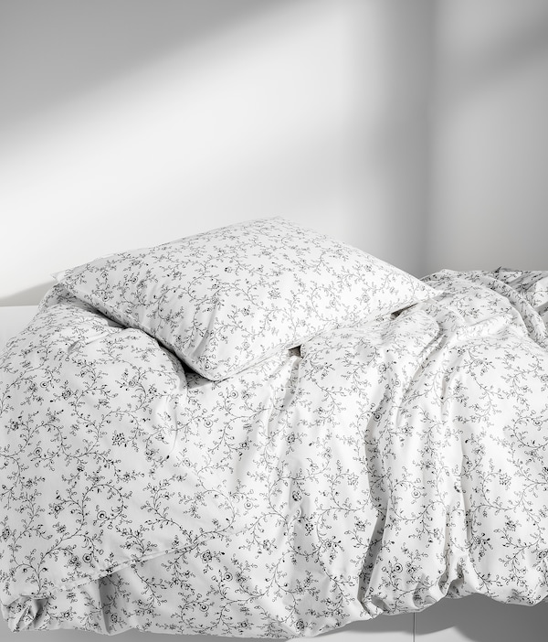 IKEA KOPPARRANKA duvet cover and pillowcase(s), Twin White / Dark Gray, Ikea Ireland | 5062QDOZY