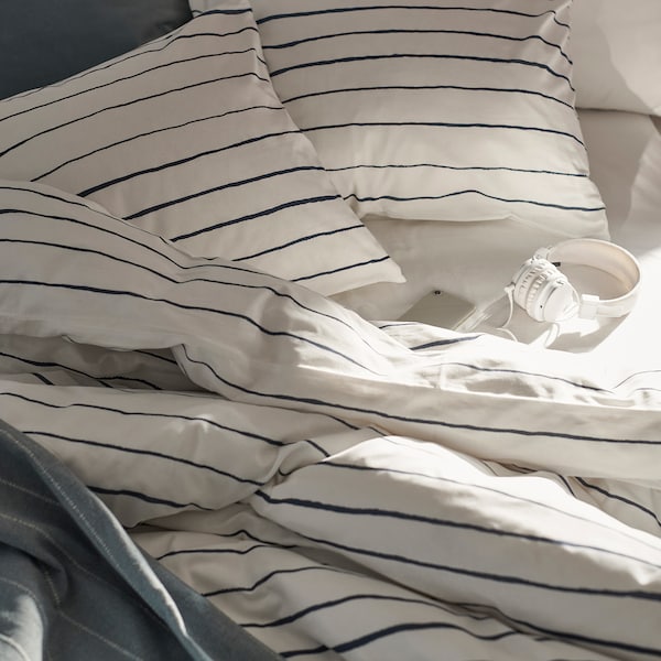 IKEA PAGODTRÄD duvet cover and pillowcase(s), King White / Dark Blue, Ikea Ireland | 0472BQHUL