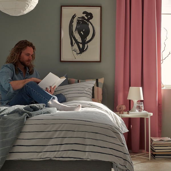 IKEA PAGODTRÄD duvet cover and pillowcase(s), King White / Dark Blue, Ikea Ireland | 0472BQHUL