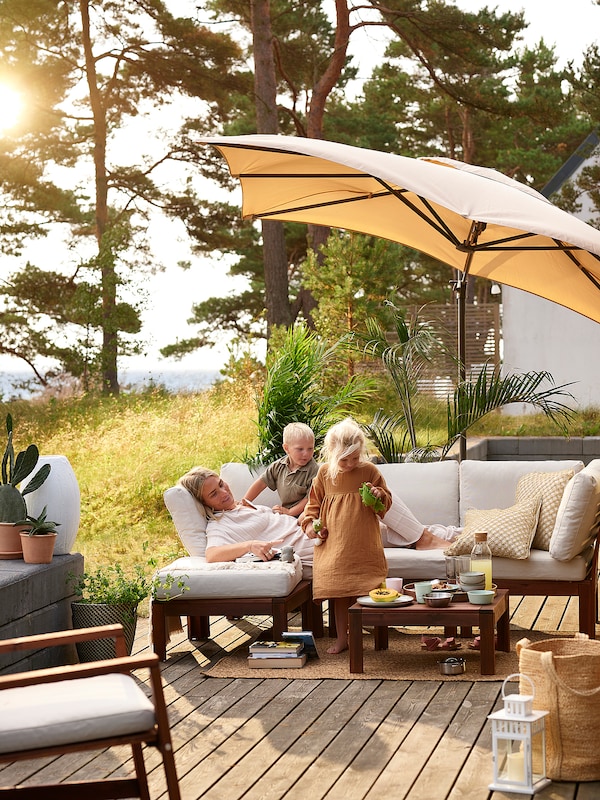 IKEA SEGLARÖ / SVARTÖ hanging umbrella with base, tilting beige/dark gray, 129 7/8x94 1/2 in, Ikea Ireland | 4051UHWPS