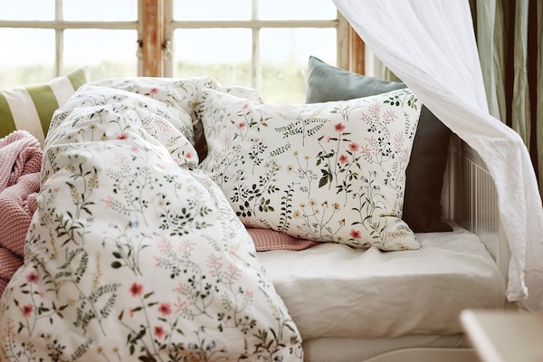 IKEA TIMJANSMOTT duvet cover and pillowcase(s), Twin White / Floral Pattern, Ikea Ireland | 3582MSNUR