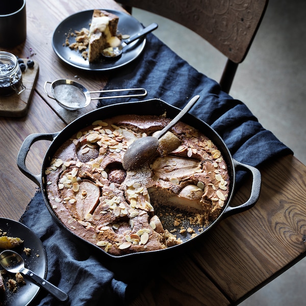 IKEA VARDAGEN frying pan, cast iron, 13 in, Ikea Ireland | 0529SYWDN