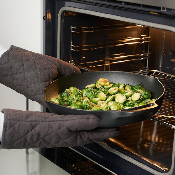 IKEA VARDAGEN frying pan, cast iron, 13 in, Ikea Ireland | 0529SYWDN
